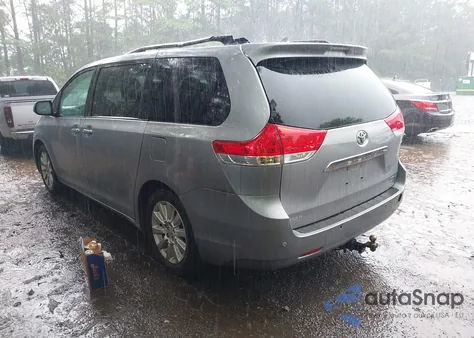 2011 Toyota Sienna Limited z USA, uszkodzony, nr VIN 5TDDK3DC1BS002387